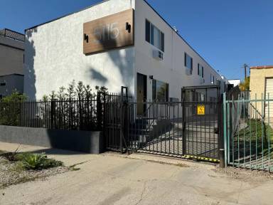 Main picture of 5115 Clinton St