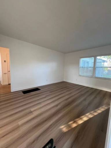Main picture of 4407 N Bellflower Blvd