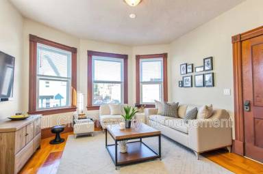 Main picture of 261 Union St