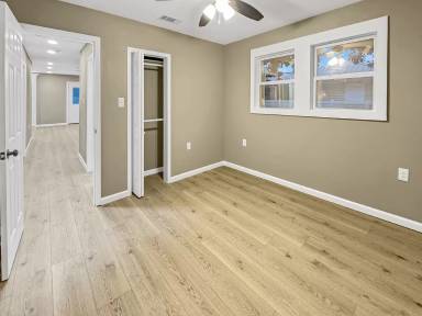 Main picture of 880 Avenue G