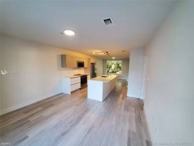 Main picture of Aventura Village townhouse