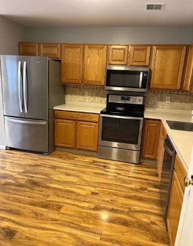 Main picture of 2555 Jeannette Ln