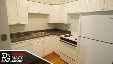 Main picture of 1446 N Dearborn St