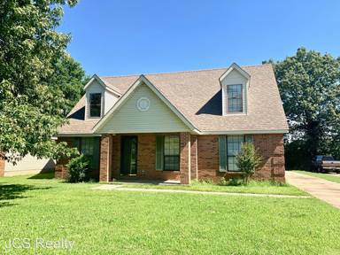 Main picture of 1610 Golf Course Dr