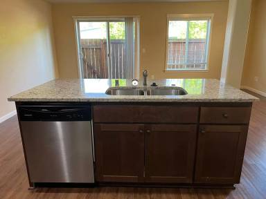Main picture of 9700 NE 76th Way