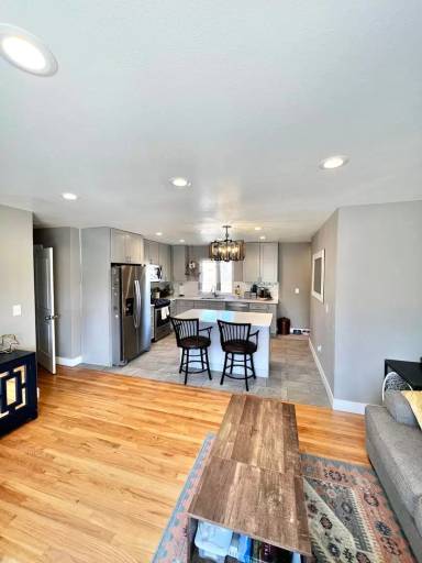 Main picture of 408 N Roosevelt Ave