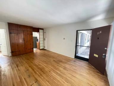 Main picture of 15011 Dickens St