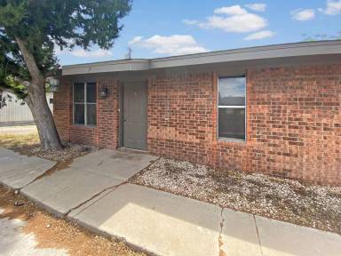 Main picture of 105 E Wolfcamp Dr