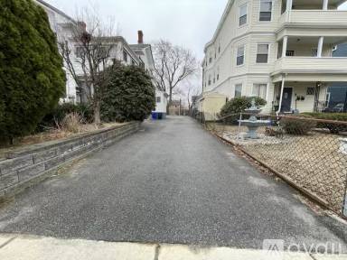 Main picture of 131 Webster St