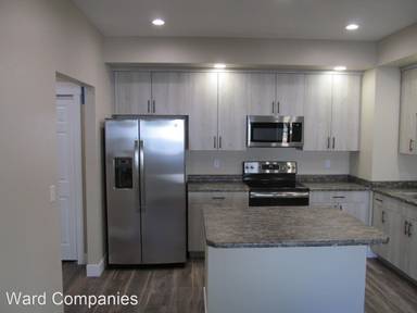 Main picture of 915 W 7th St