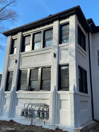 Main picture of 1226 W Sherwin Ave