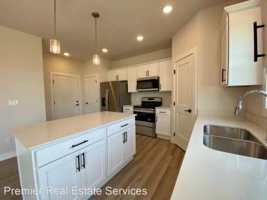 Main picture of 200 NE 22nd Cir