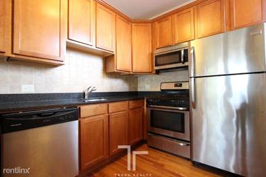 Main picture of 1210-1216 W Waveland Ave Apartments