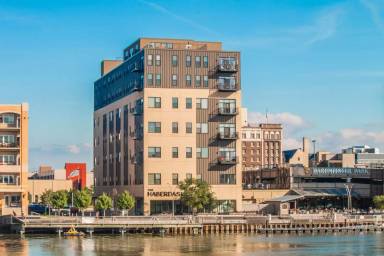 Main picture of The Flats On The Fox