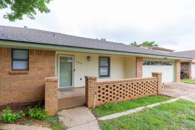 Main picture of 3826 Crest Way
