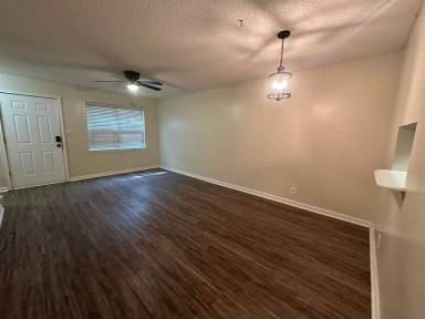 Main picture of 1304 N Nashville Ave
