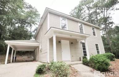 Main picture of 691 Ridgewood Dr