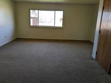 Main picture of 679 E Main St