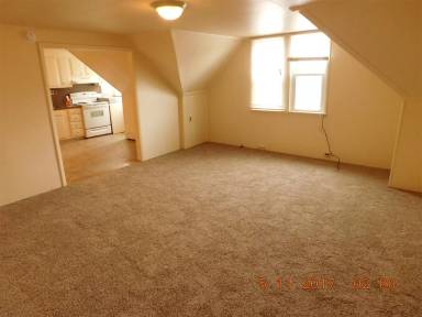 Main picture of 609 Lincoln Way W