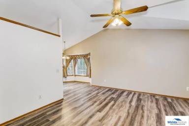 Main picture of 8121 W Aberdeen St