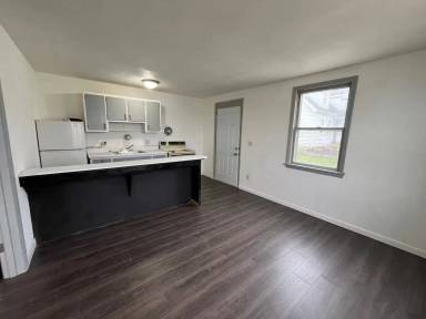 Main picture of 102 Andrew Ave