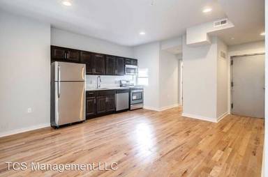 Main picture of 2221 S Broad St