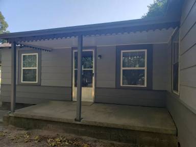 Main picture of 831 W 6th St