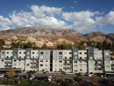 Main picture of 5072 North University Avenue - 101