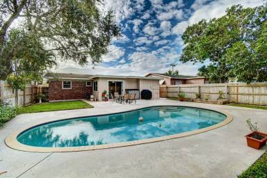 Main picture of 323 W Palm St