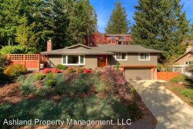 Main picture of 1037 Pinecrest Ter
