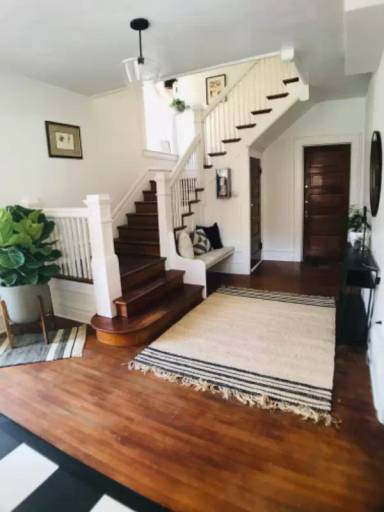 Main picture of 1568 Vine St