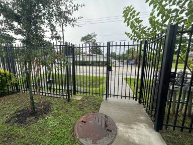 Main picture of 2828 Versailles Oak Ln