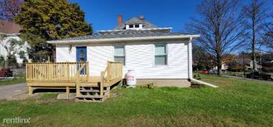 Main picture of 58 W Main St