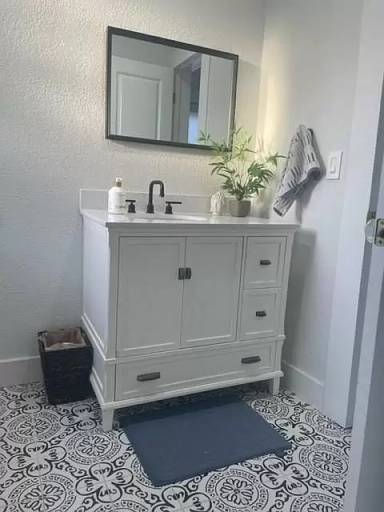 Main picture of 2706 W Lemon St