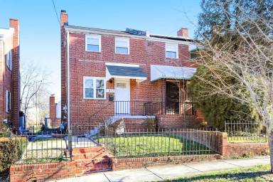 Main picture of 812 Burns St SE