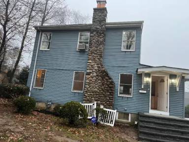 Main picture of 32 E Grand Ave