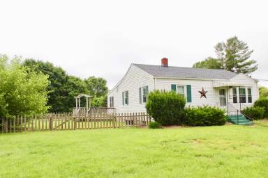 Main picture of 7671 S Main St