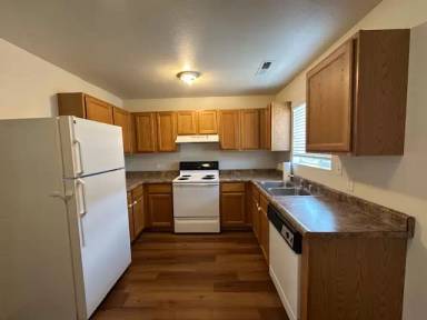 Main picture of 1210 Newlands Dr W