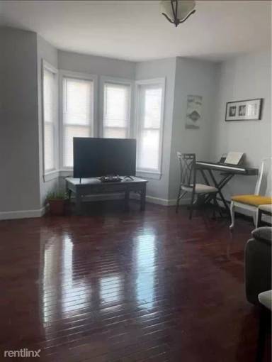 Main picture of 372 Branch Ave