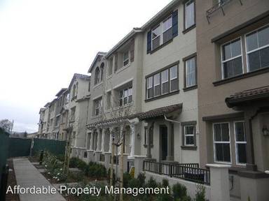 Main picture of 210 Sullivan Way