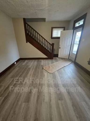 Main picture of 143 S Eureka Ave