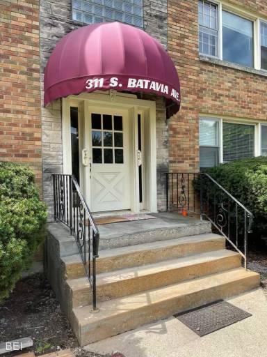 Main picture of 311 S Batavia Ave