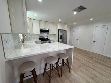 Main picture of 8980 Lamar St