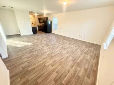 Main picture of 920 Crosby St