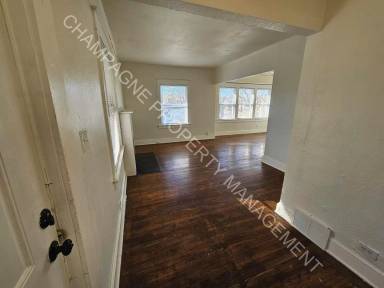 Main picture of 2414 E 42nd St