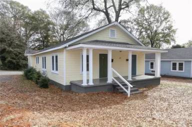 Main picture of 223 Young St