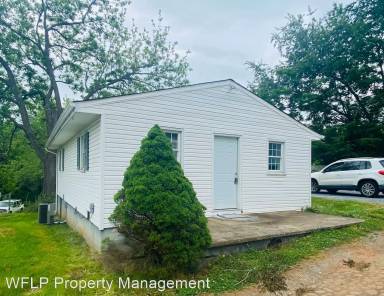 Main picture of 2023 Lakeside Dr