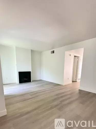 Main picture of 10125 De Soto Ave