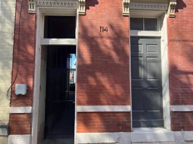 Main picture of 114 E 14th St