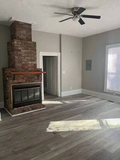 Main picture of 160 E Loudon Ave